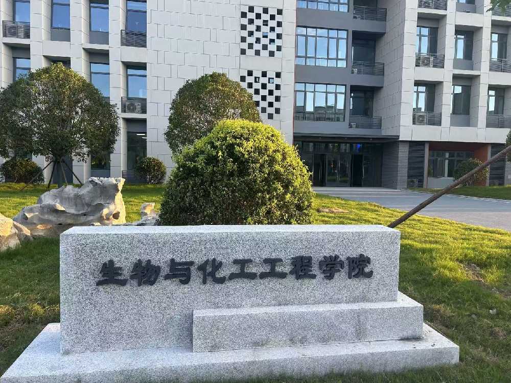 德令哈市扬州职业大学体育场高杆灯项目